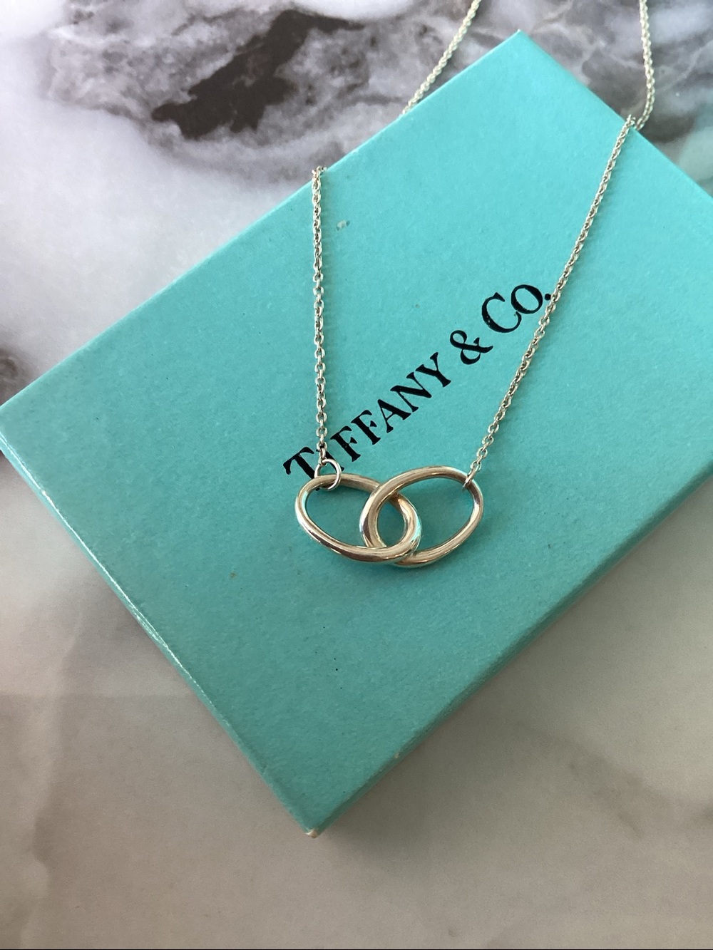 Tiffany & Co. Silver double loop interlocking Necklace - Picture 2 of 7